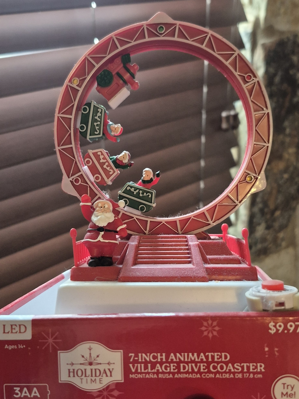 Holiday Time Red and Green Santa Dive Coaster Figurine new